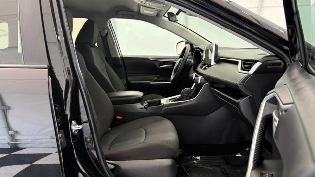 Used 2025 Toyota RAV4 XLE FWD image 20