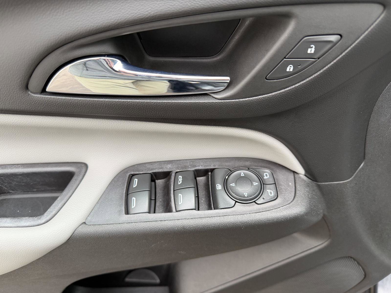 Used 2022 Chevrolet Equinox LT image 11