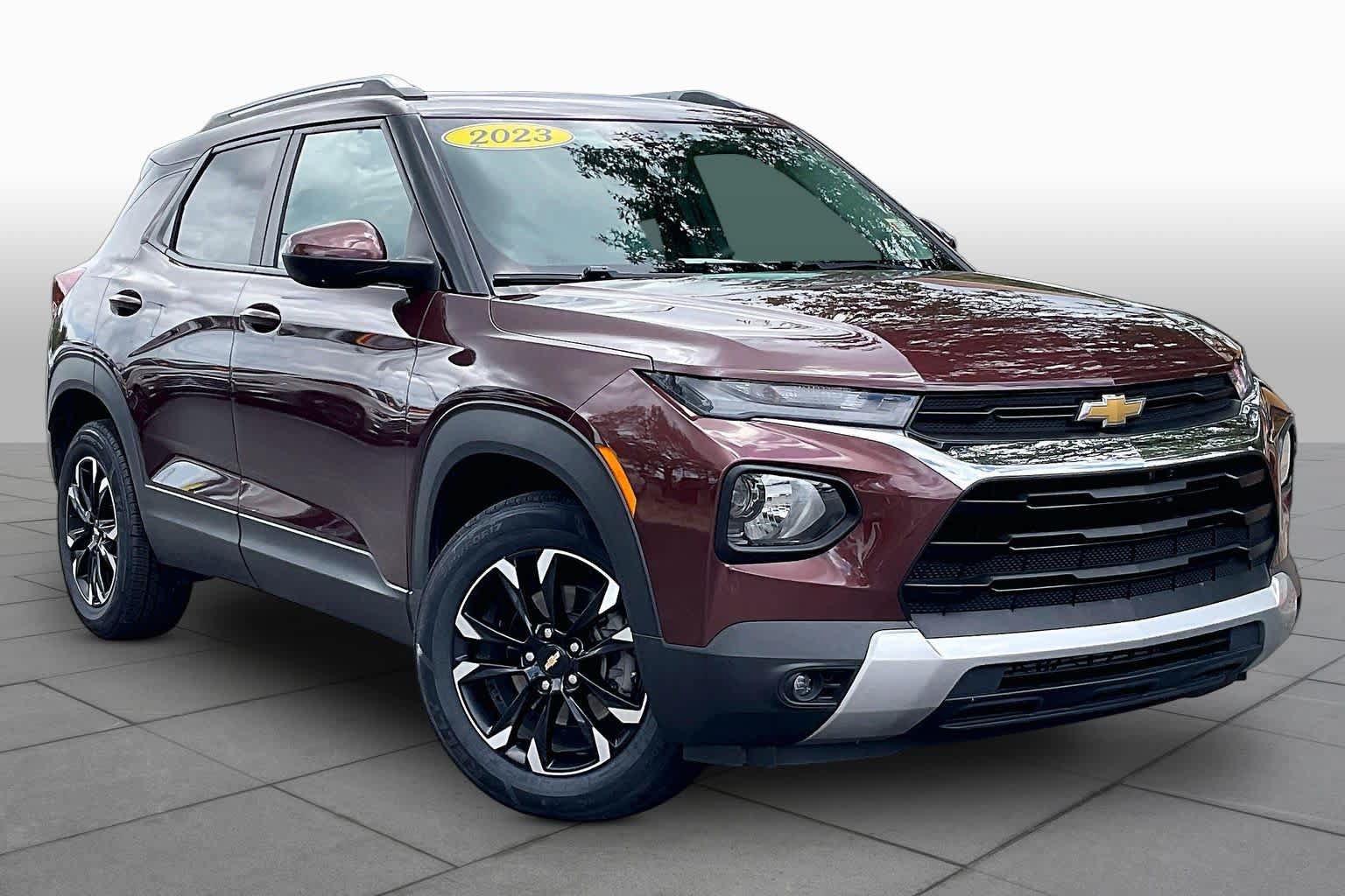 Used 2023 Chevrolet TrailBlazer LT w/ Convenience Package FWD image 3
