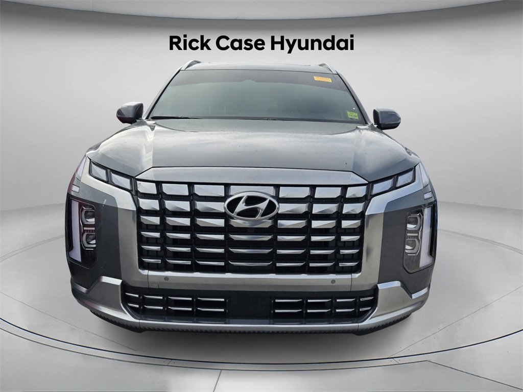 Used 2024 Hyundai Palisade Calligraphy image 3
