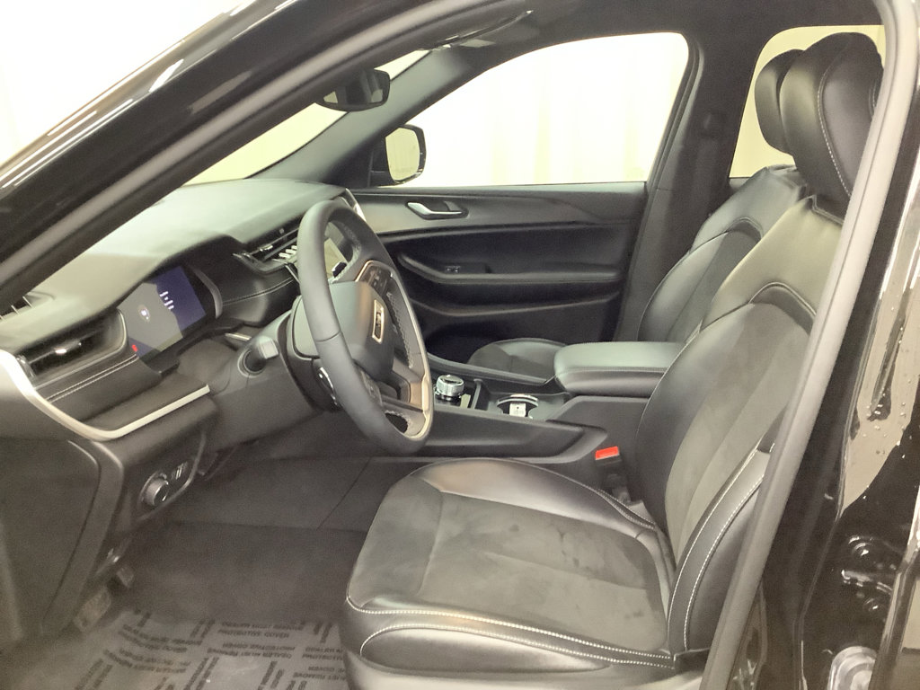 Used 2023 Jeep Grand Cherokee L Laredo image 15