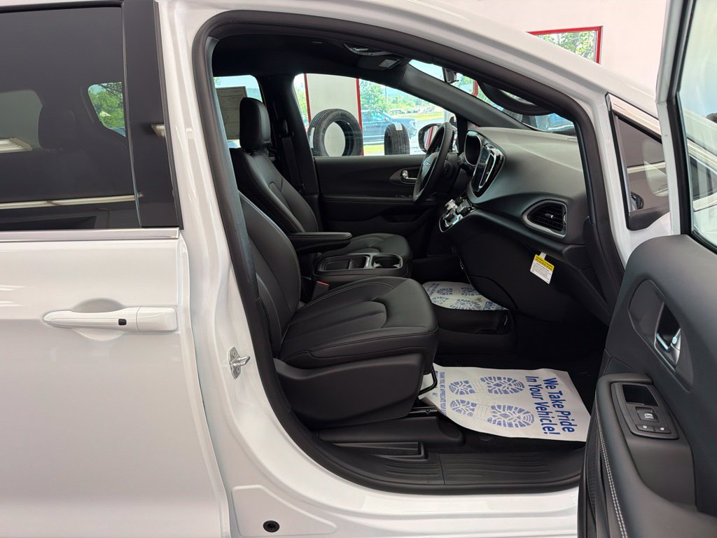 New 2027 Chrysler Pacifica LX FWD image 29