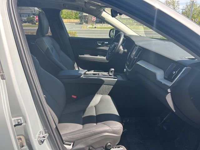 Certified 2025 Volvo XC60 B5 Plus AWD/4WD image 15