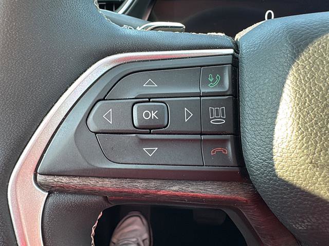 Used 2023 Jeep Grand Cherokee L Limited w/ Black Appearance Package image 21