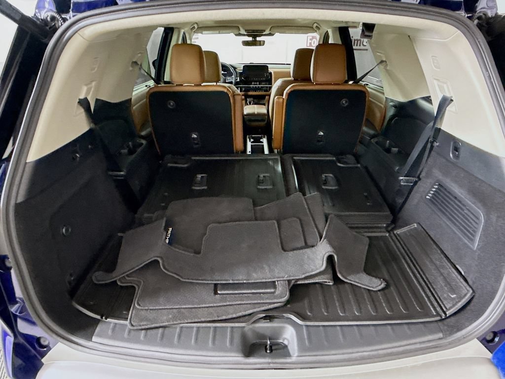 Certified 2025 Nissan Pathfinder Platinum AWD/4WD image 32