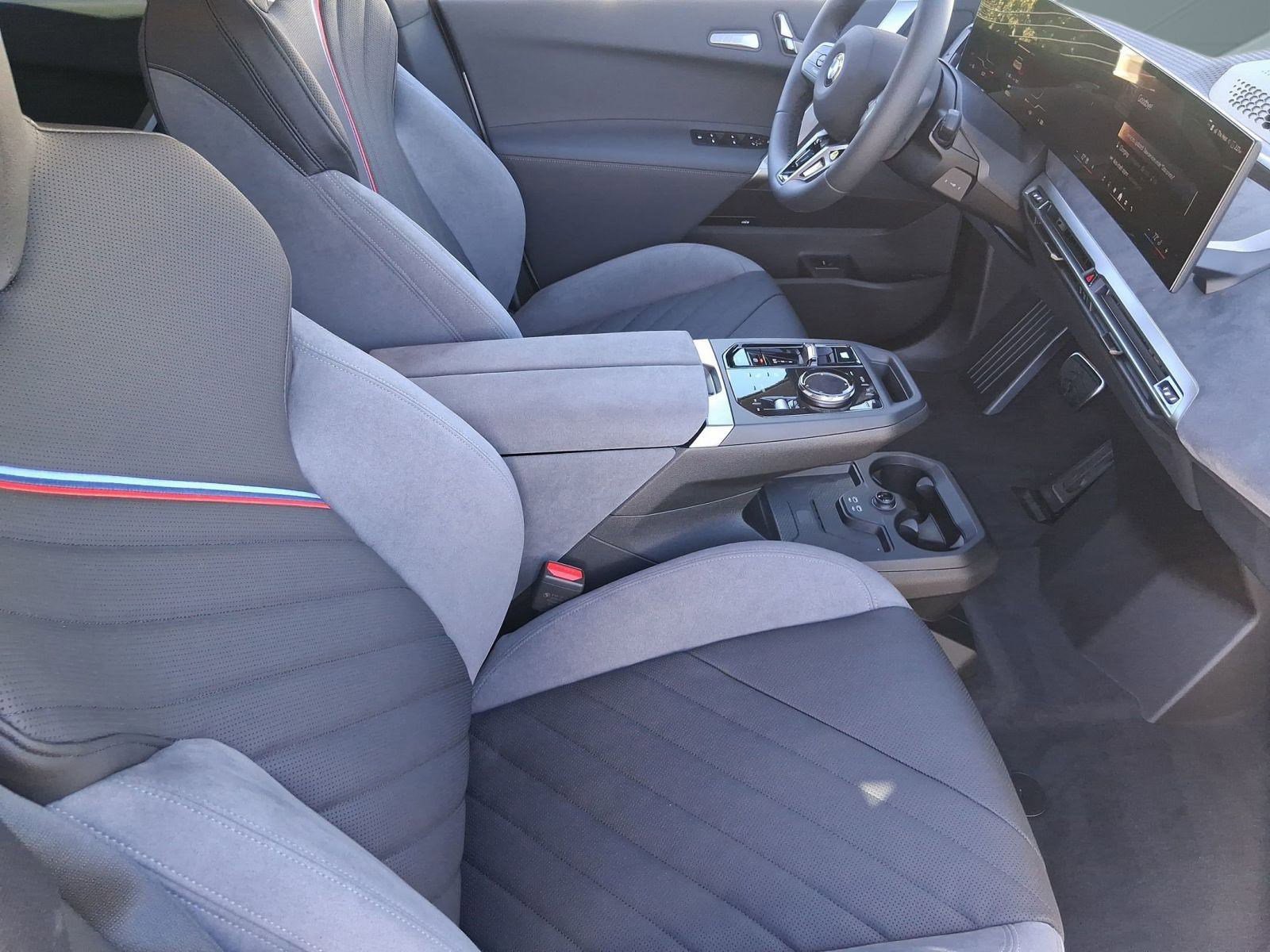 New 2026 BMW iX xDrive60 w/ M Sport Package image 28