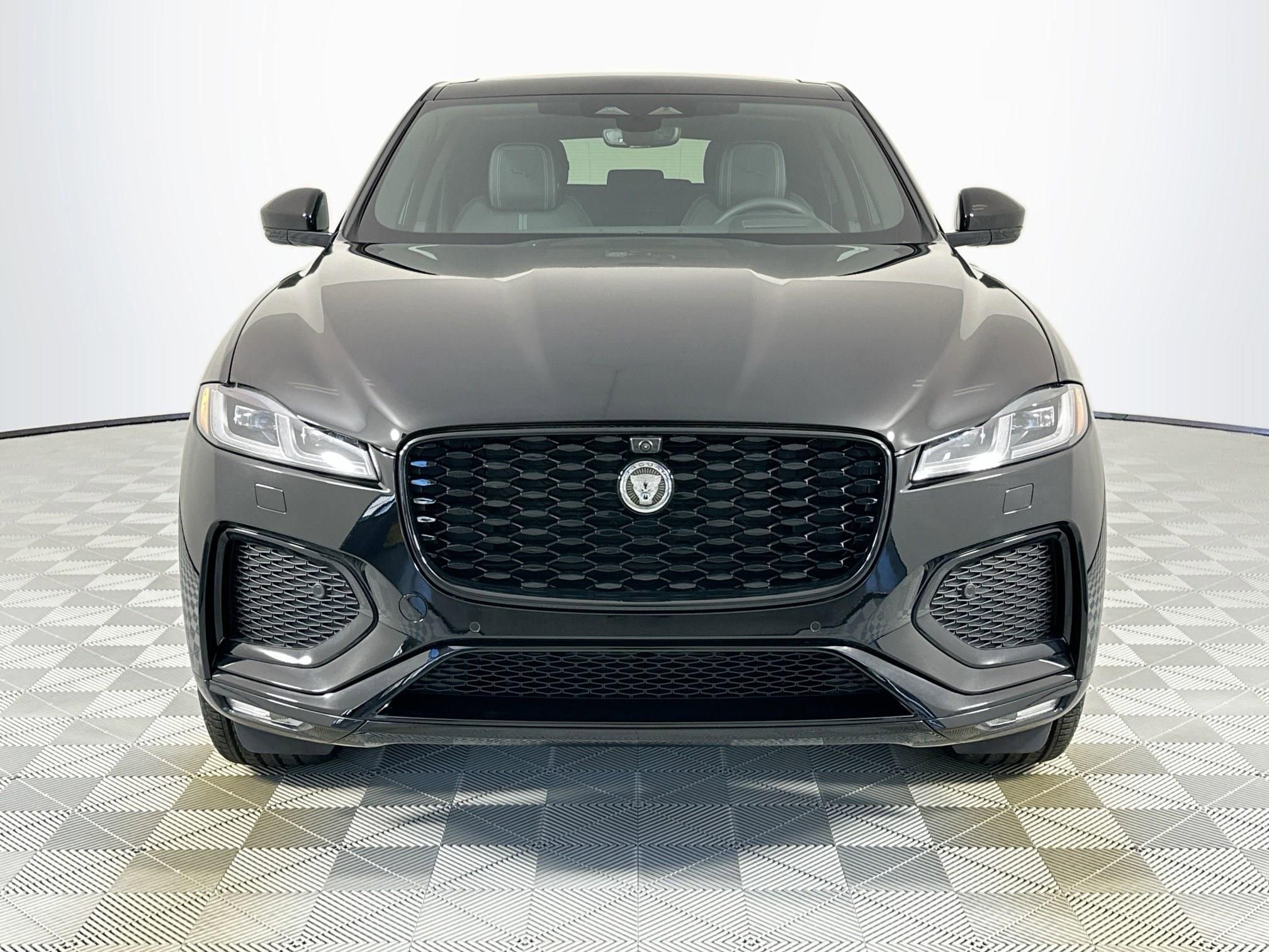 Certified 2026 Jaguar F-PACE R-Dynamic S AWD/4WD image 2