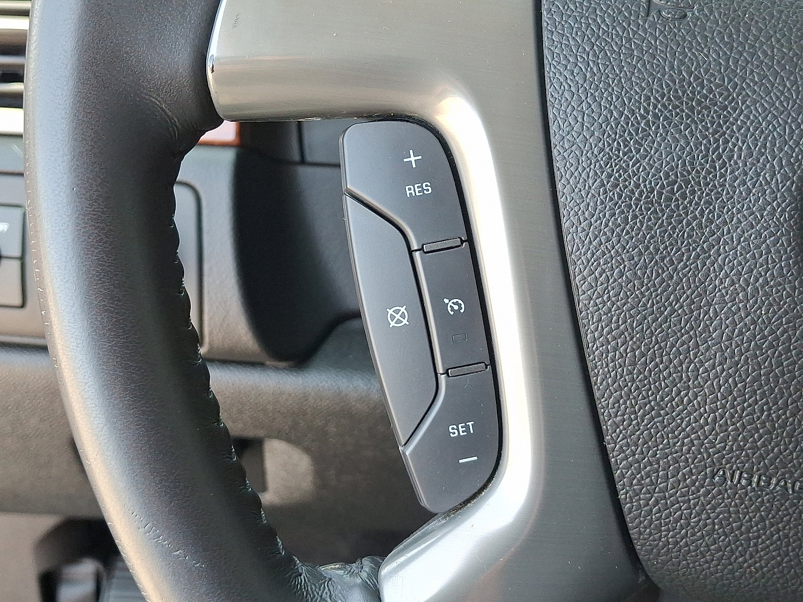 Used 2011 Chevrolet Suburban 2500 LT w/ Snow Plow Prep Package image 21