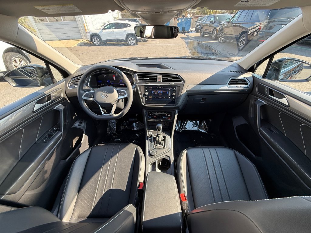 Used 2024 Volkswagen Tiguan SE AWD/4WD image 22