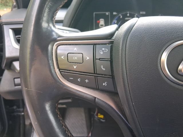 Used 2019 Lexus UX 200 w/ Accessory Package FWD image 17
