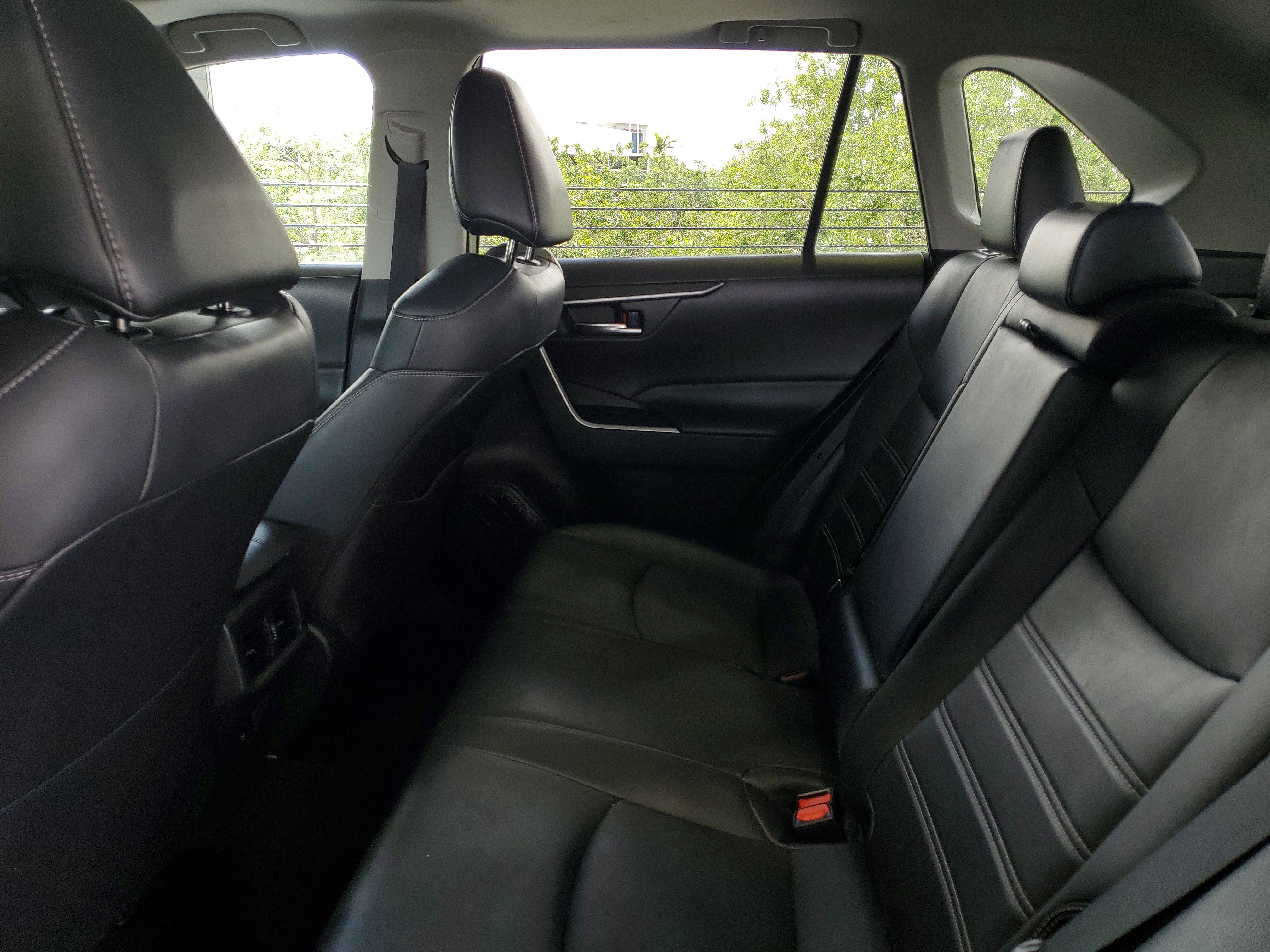Used 2021 Toyota RAV4 XLE Premium FWD image 9