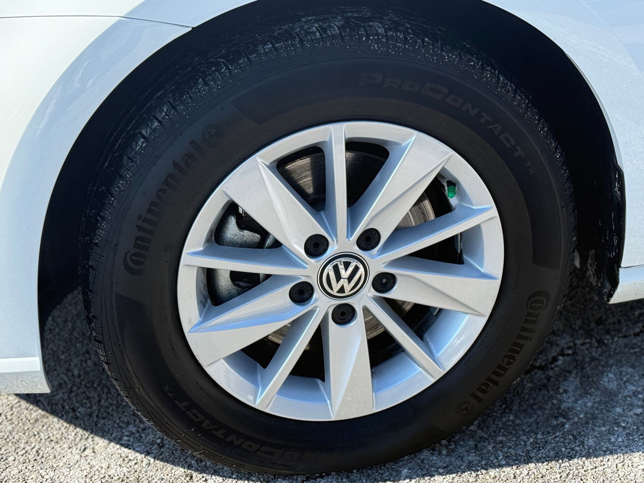 Used 2018 Volkswagen Golf S image 11