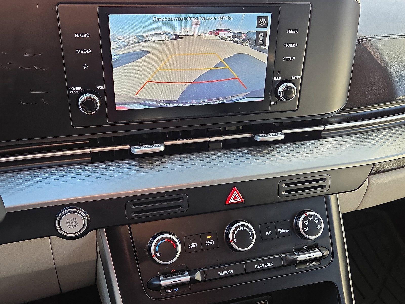 Used 2022 Kia Carnival LX image 14