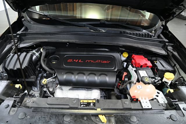 Used 2020 Jeep Renegade Altitude AWD/4WD image 17