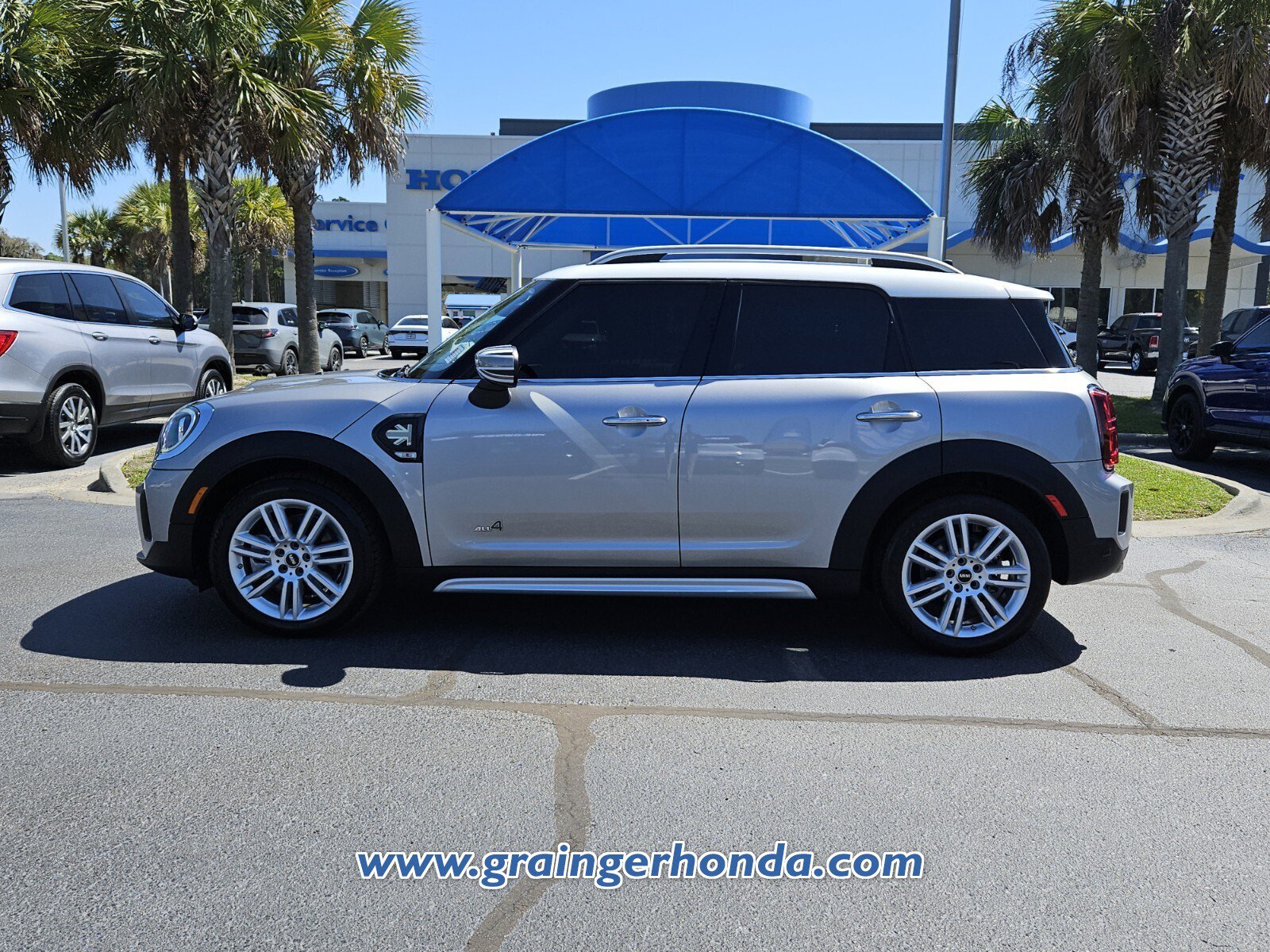 Used 2024 MINI Cooper Countryman S w/ Signature Upholstery Package image 2