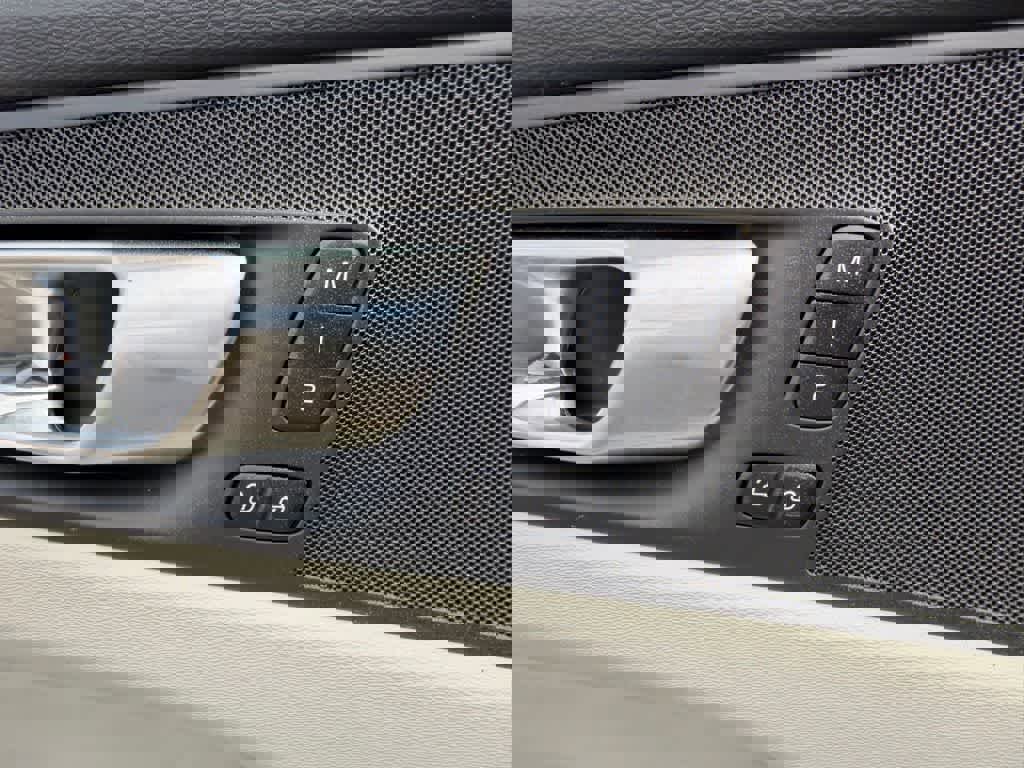 Used 2024 Volvo XC60 B5 Plus w/ Protection Package Premier image 20