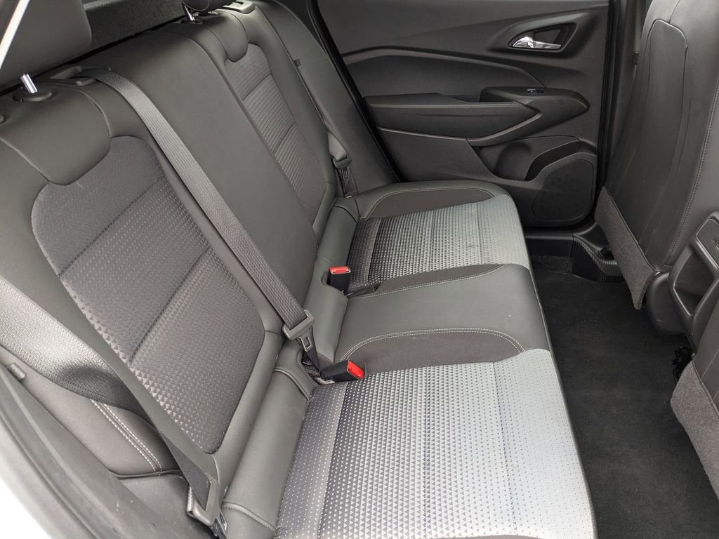 Used 2025 Chevrolet Trax LT w/ LT Convenience Package image 28