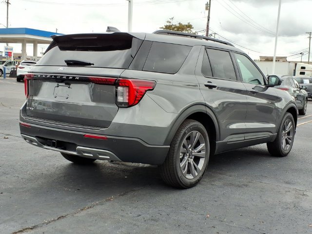Used 2027 Ford Explorer Active w/ Active Comfort Package AWD/4WD image 8
