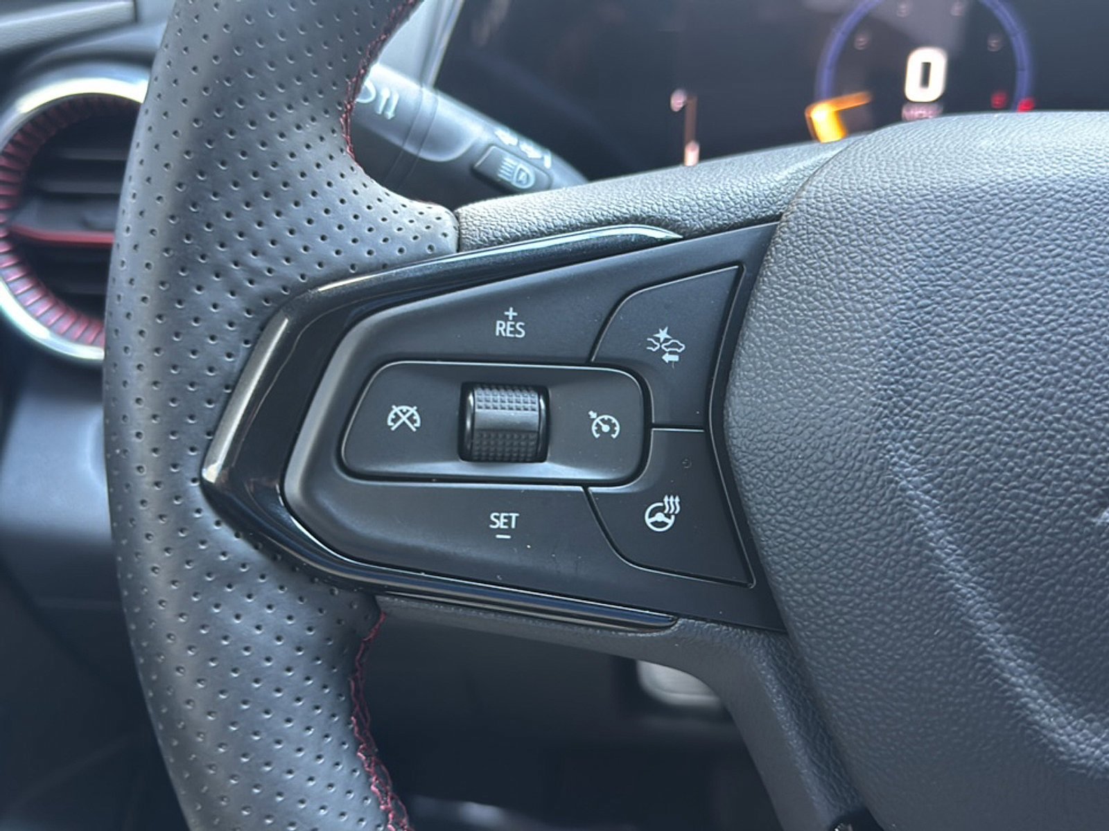 Used 2025 Chevrolet Trax RS w/ Driver Confidence Package FWD image 29