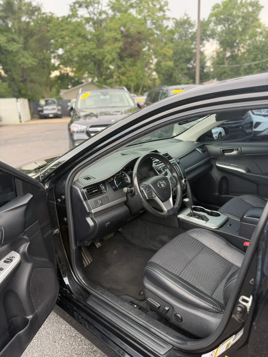 Used 2012 Toyota Camry SE FWD image 12