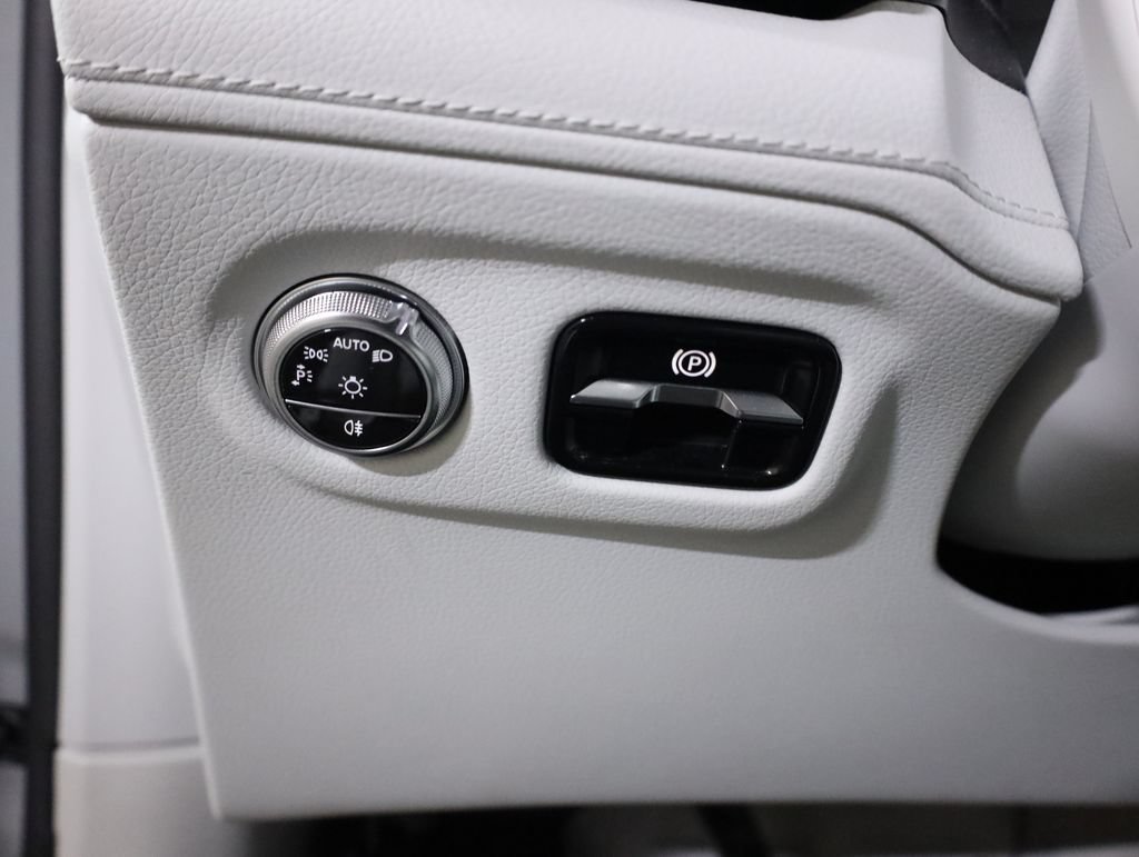 Used 2023 Mercedes-Benz EQS 450+ 4MATIC SUV image 11