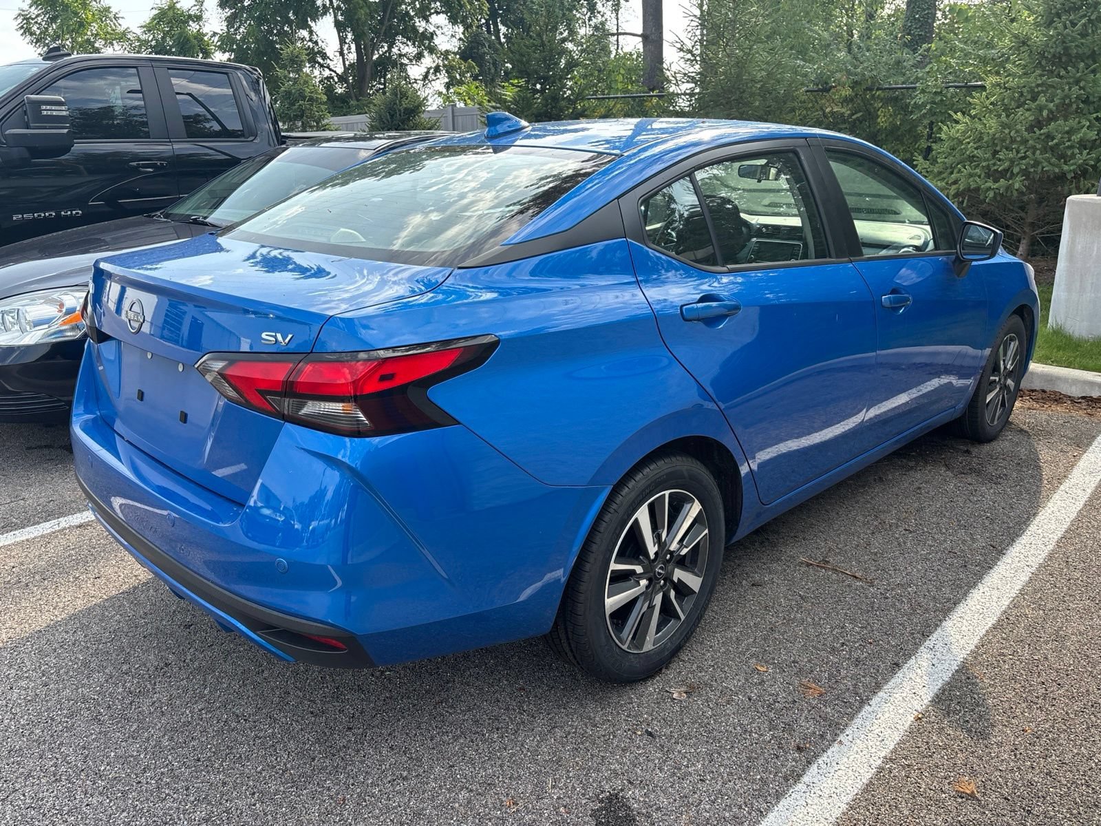 Used 2024 Nissan Versa SV FWD image 3