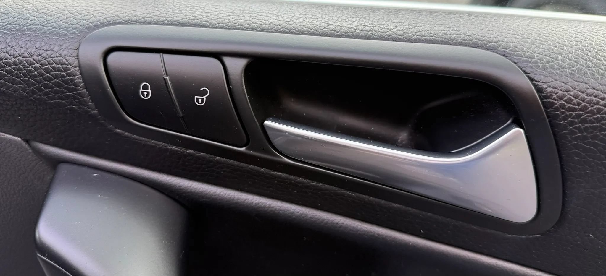 Used 2010 Volkswagen Passat Komfort FWD image 38