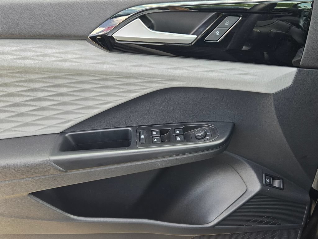 Certified 2023 Volkswagen Taos S FWD image 26