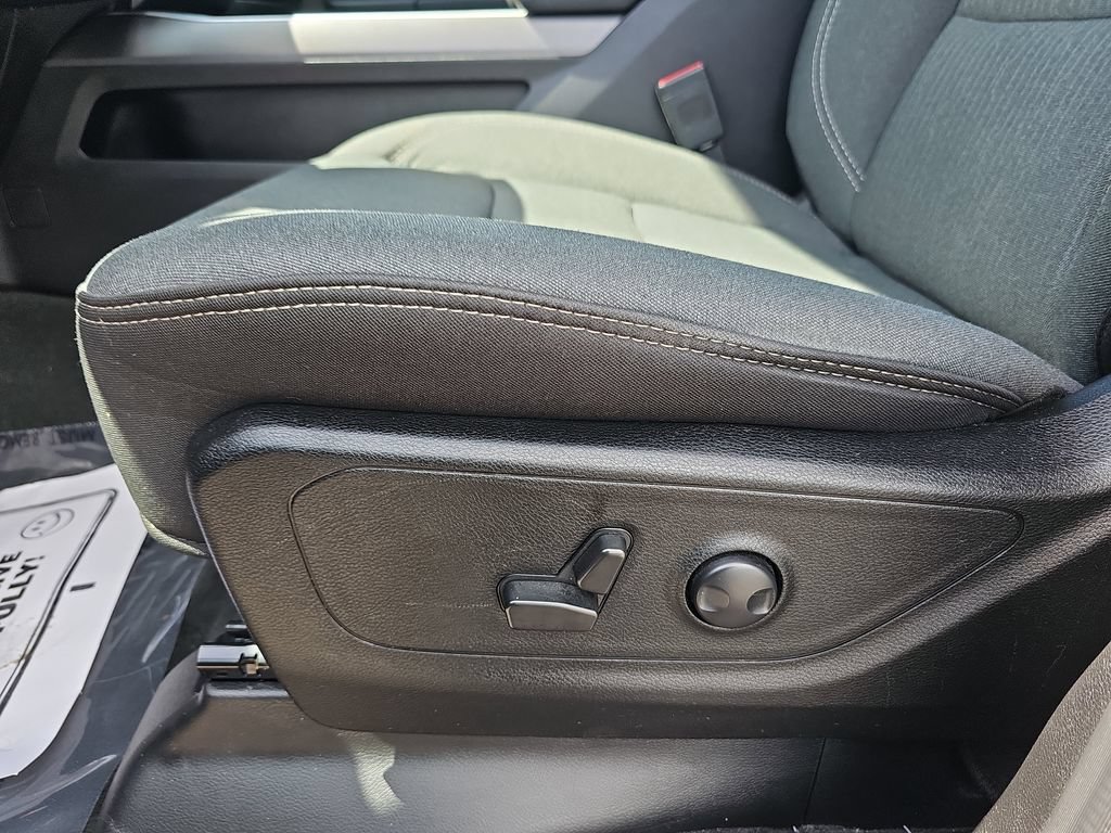 Used 2023 RAM 1500 Big Horn AWD/4WD image 32