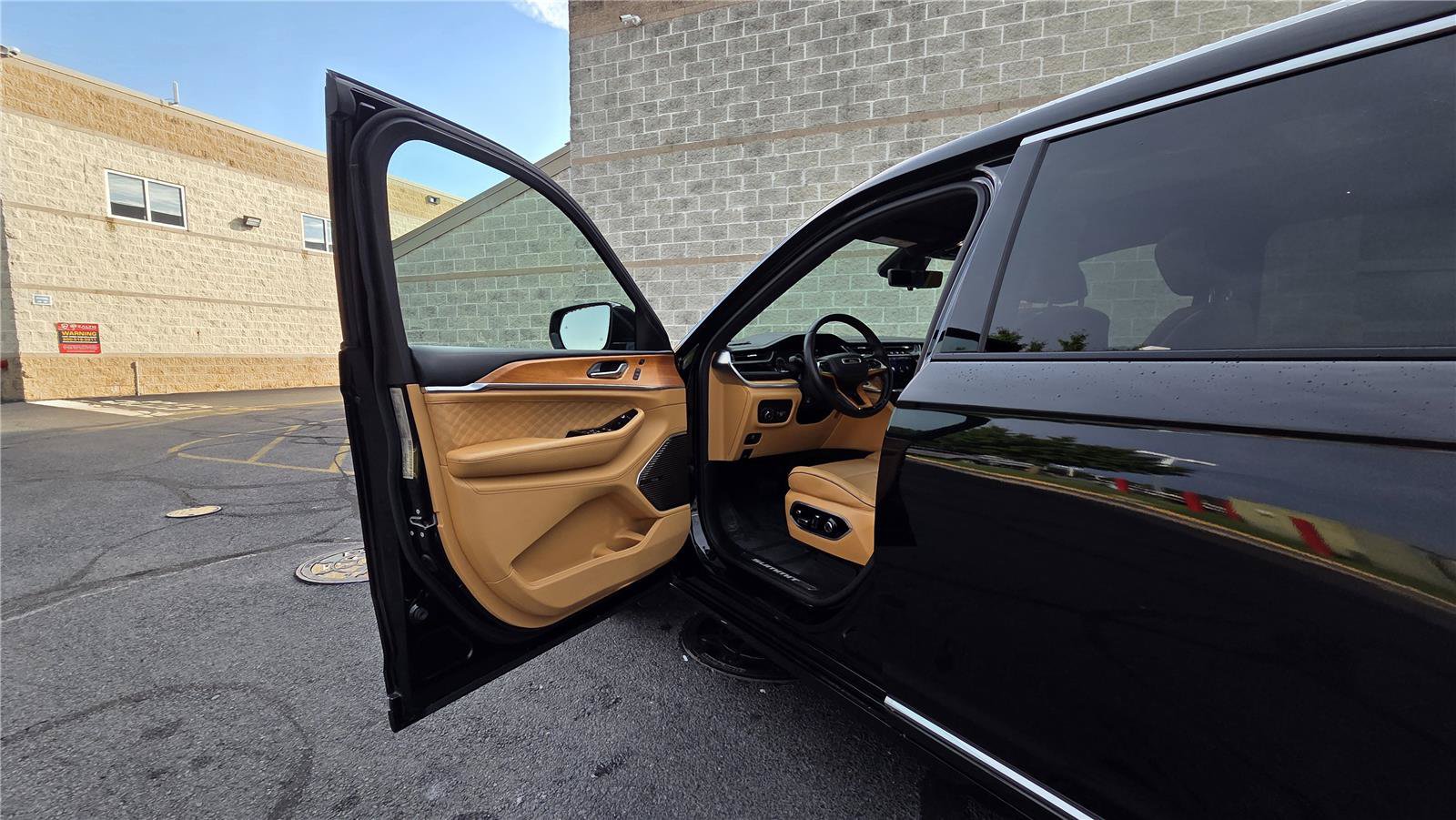 Used 2022 Jeep Grand Cherokee L Summit AWD/4WD image 12