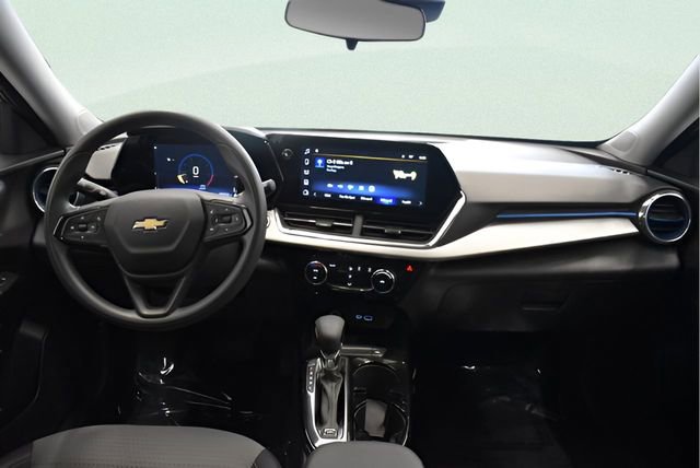 Used 2025 Chevrolet Trax LT FWD image 5
