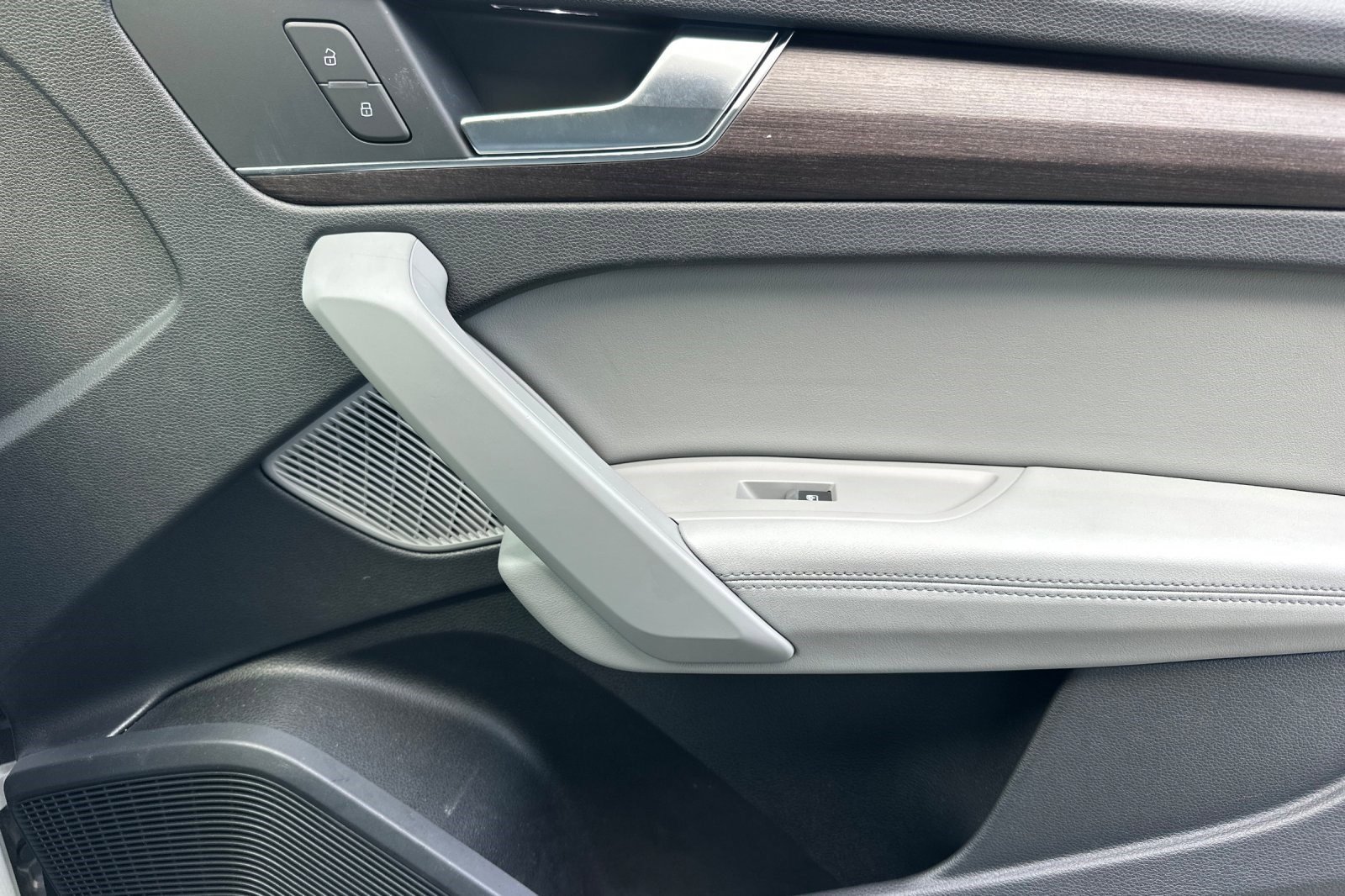 Used 2022 Audi Q5 e Prestige w/ Prestige Package image 21