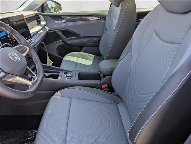 New 2026 Volkswagen Tiguan SE FWD image 23