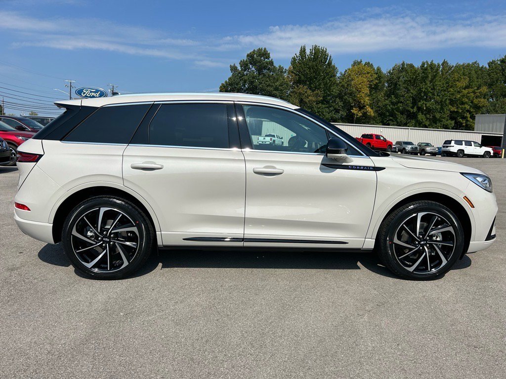 Used 2024 Lincoln Corsair Grand Touring w/ Equipment Group 301A image 3