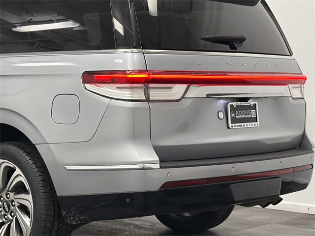 Used 2023 Lincoln Navigator Reserve image 7