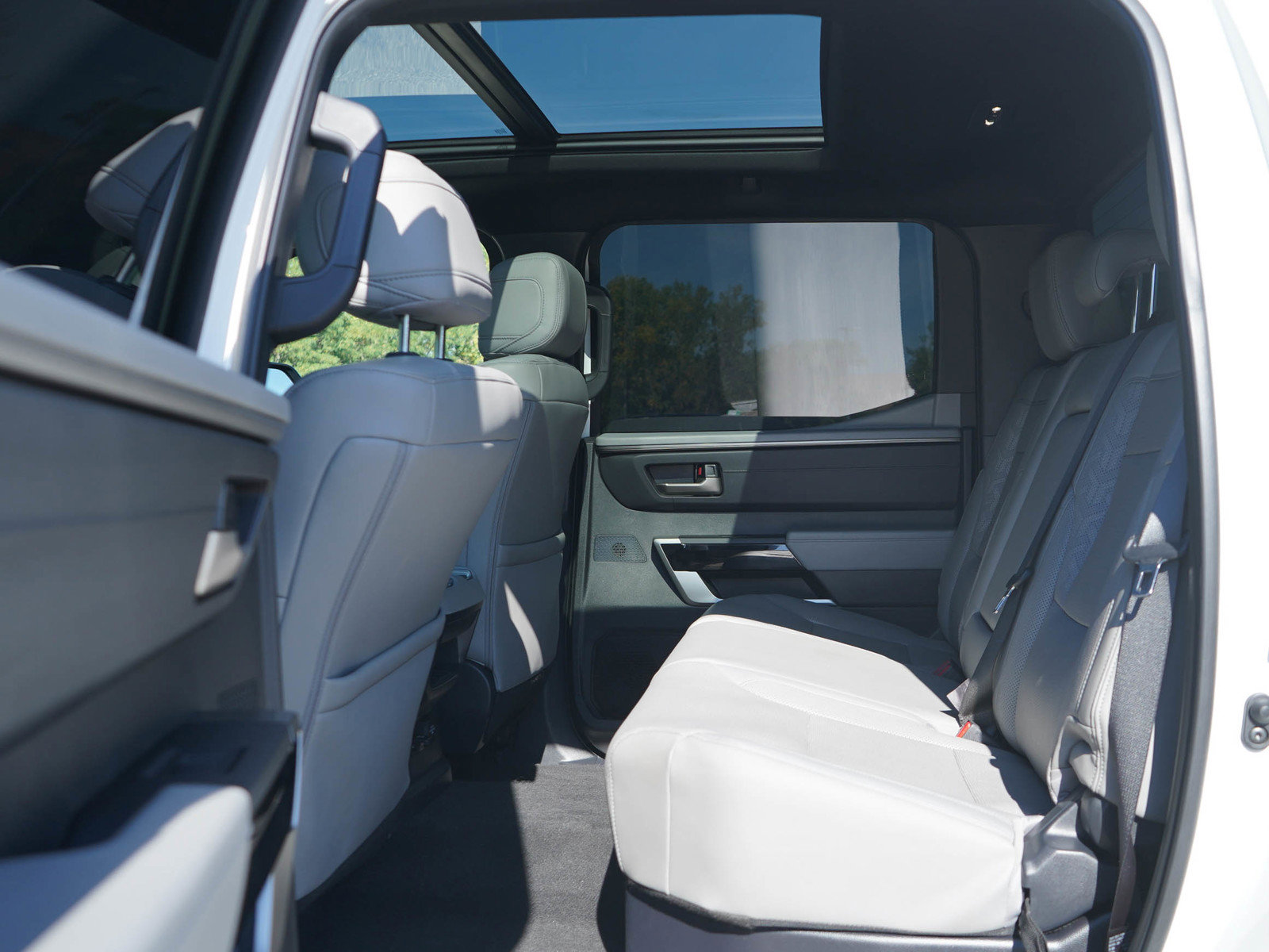 Used 2025 Toyota Tundra Limited AWD/4WD image 16