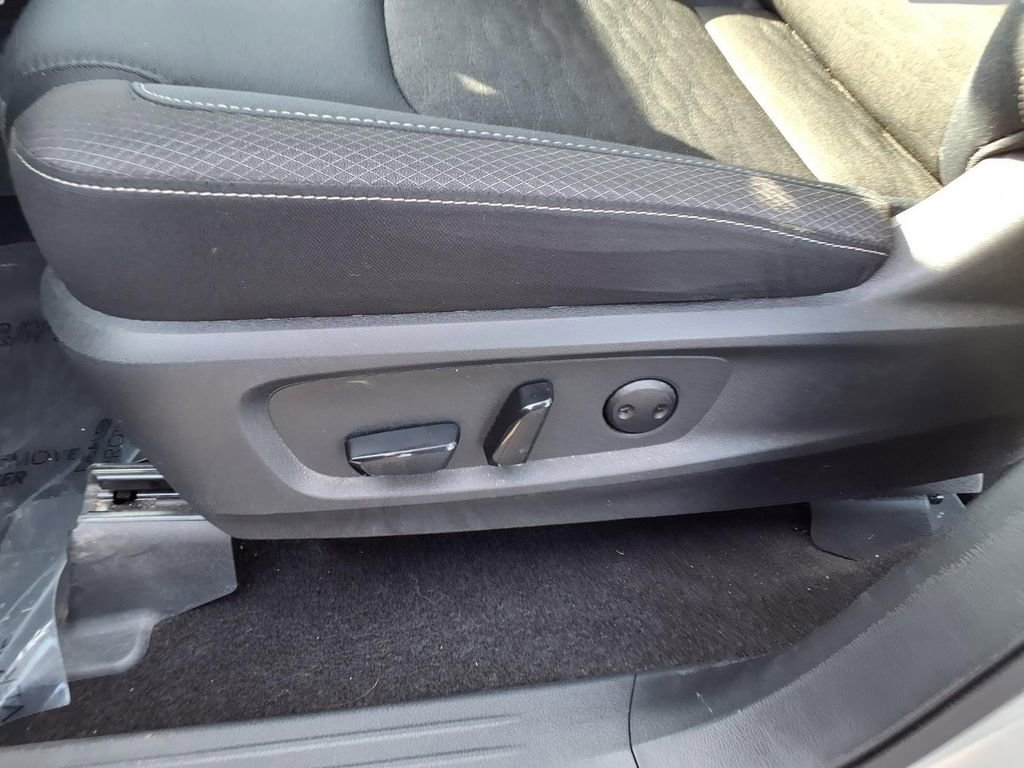 Used 2025 Nissan Pathfinder SV image 23