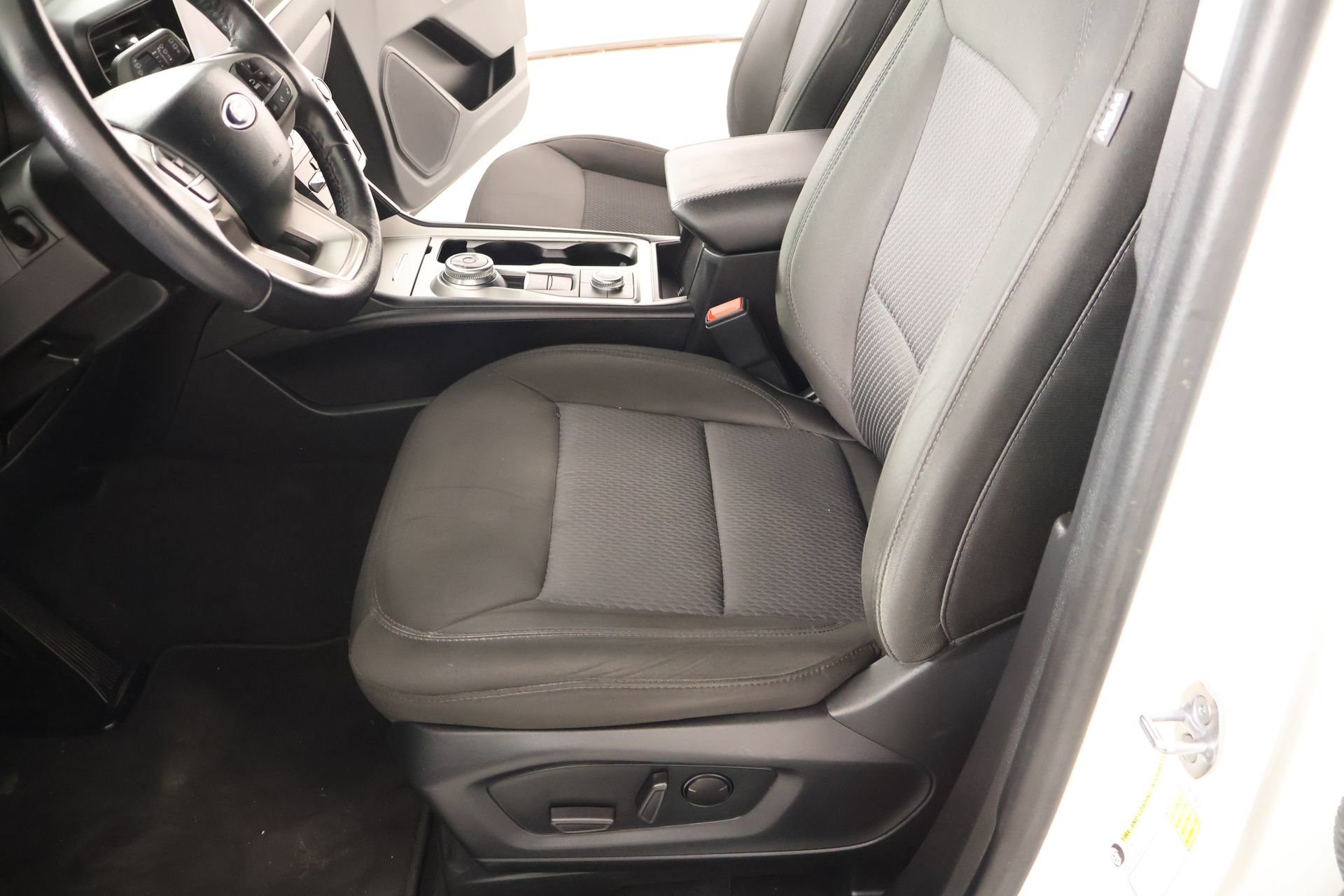 Used 2023 Ford Explorer XLT AWD/4WD image 11