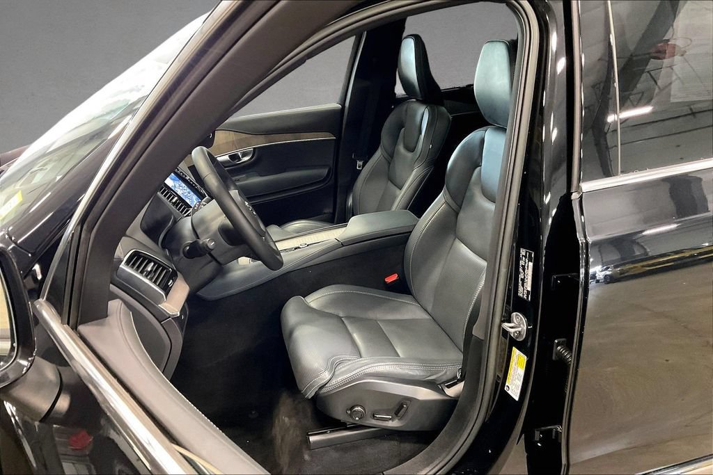 Certified 2023 Volvo XC90 B6 Ultimate w/ Protection Package Premier AWD/4WD image 22
