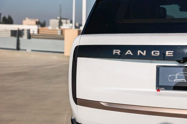New 2025 Land Rover Range Rover SV image 7