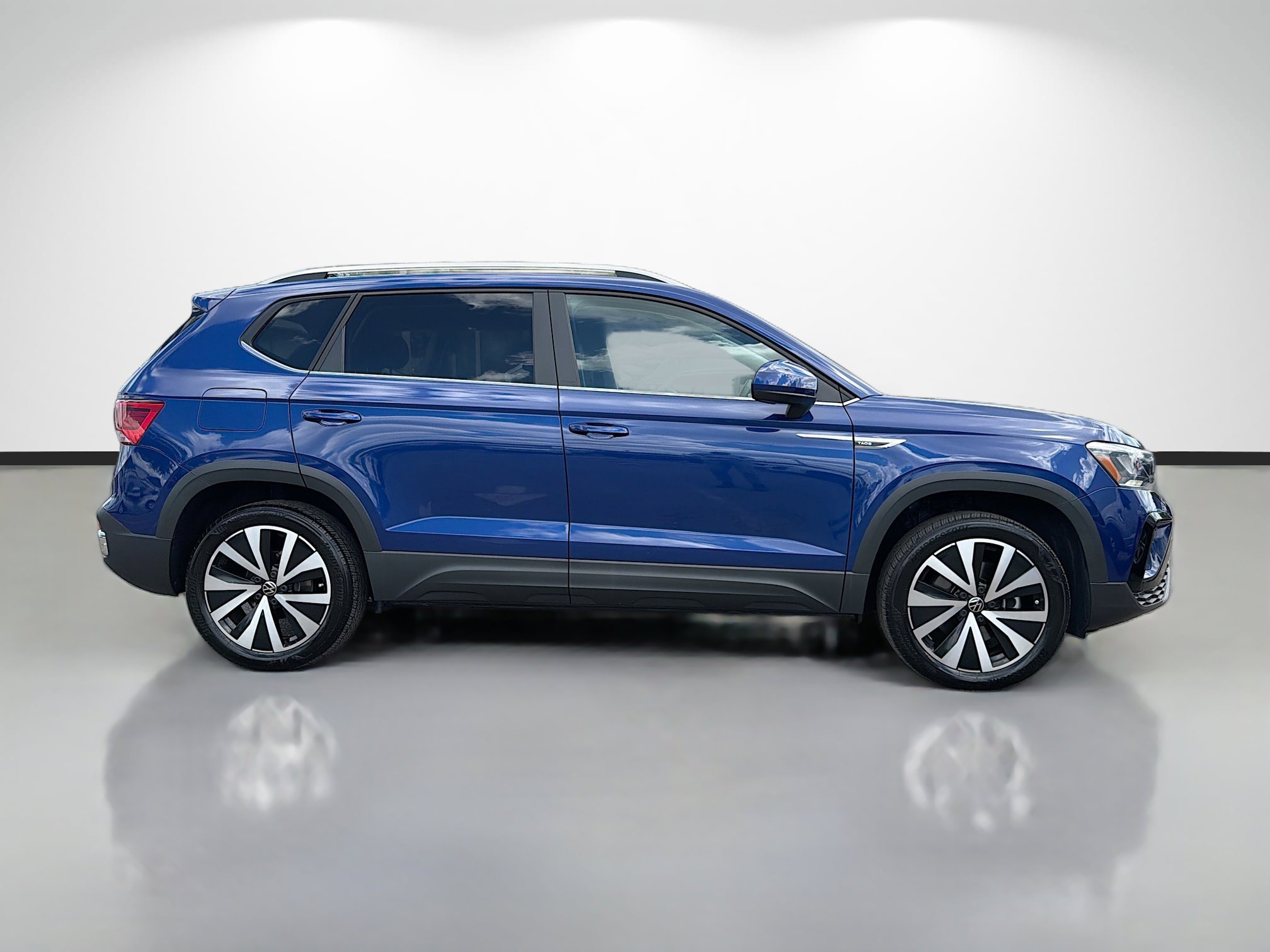 Used 2022 Volkswagen Taos SE image 2