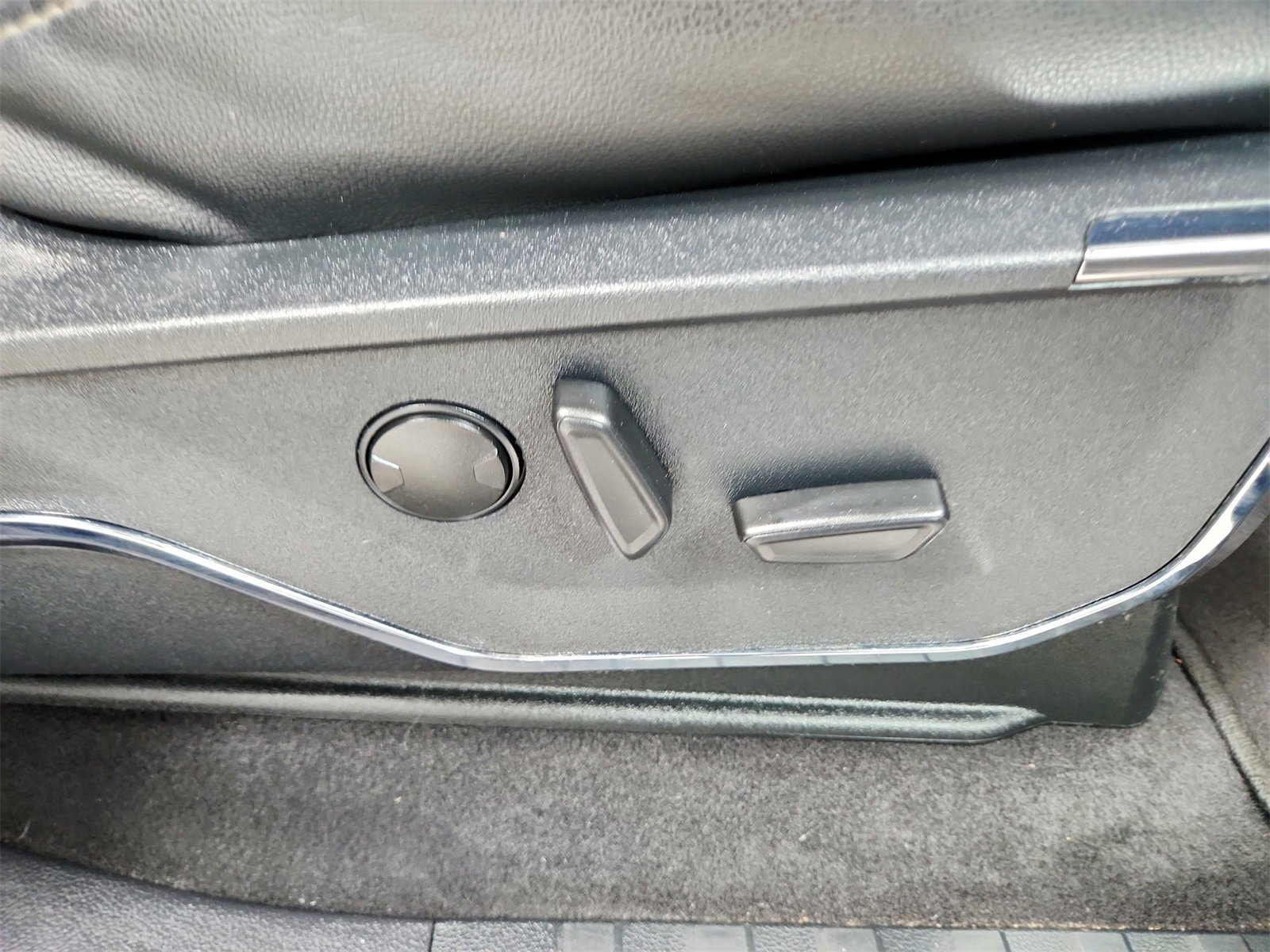 Used 2023 Ford F150 Lariat image 39