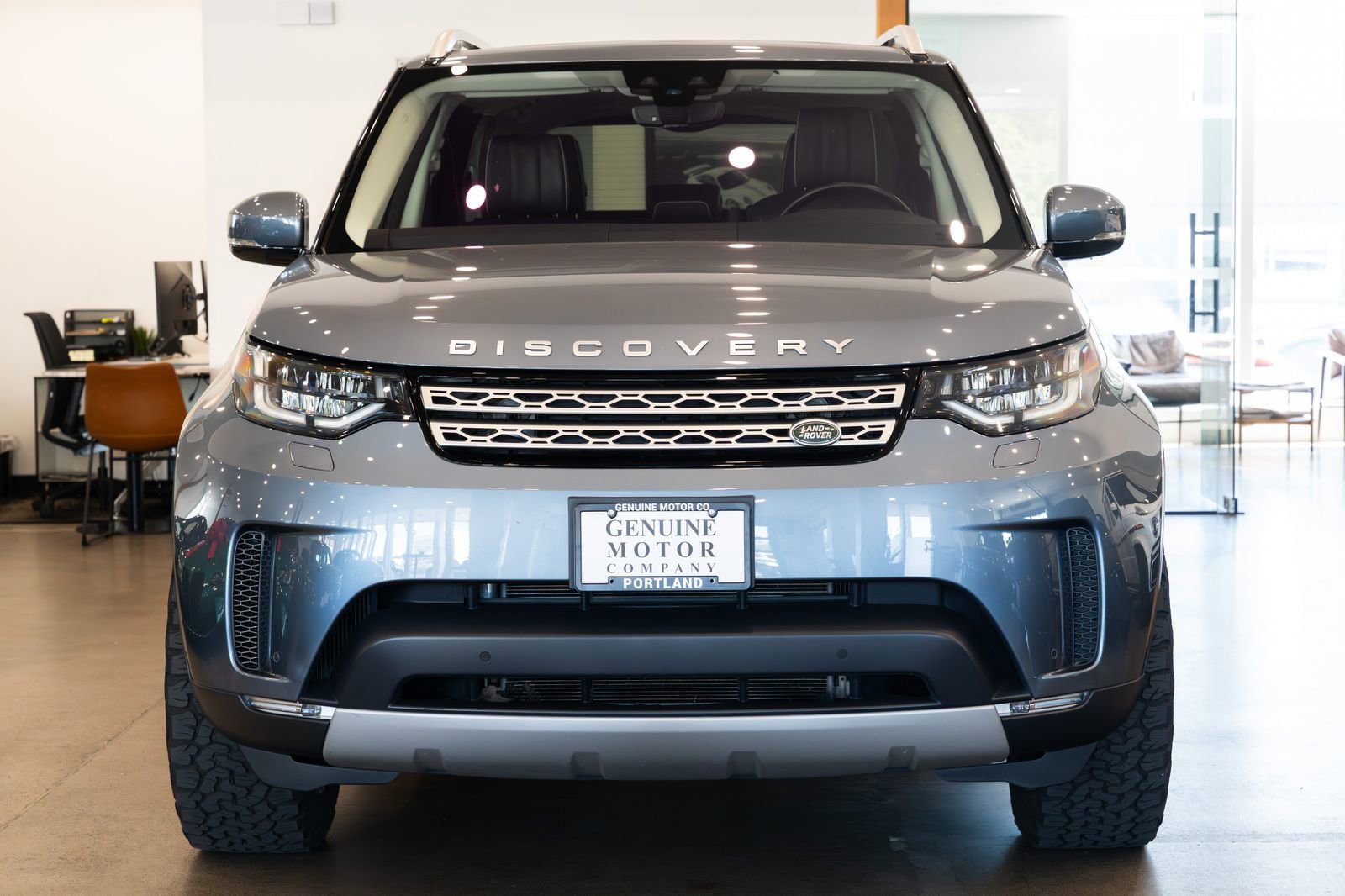 Used 2018 Land Rover Discovery HSE Luxury AWD/4WD image 2