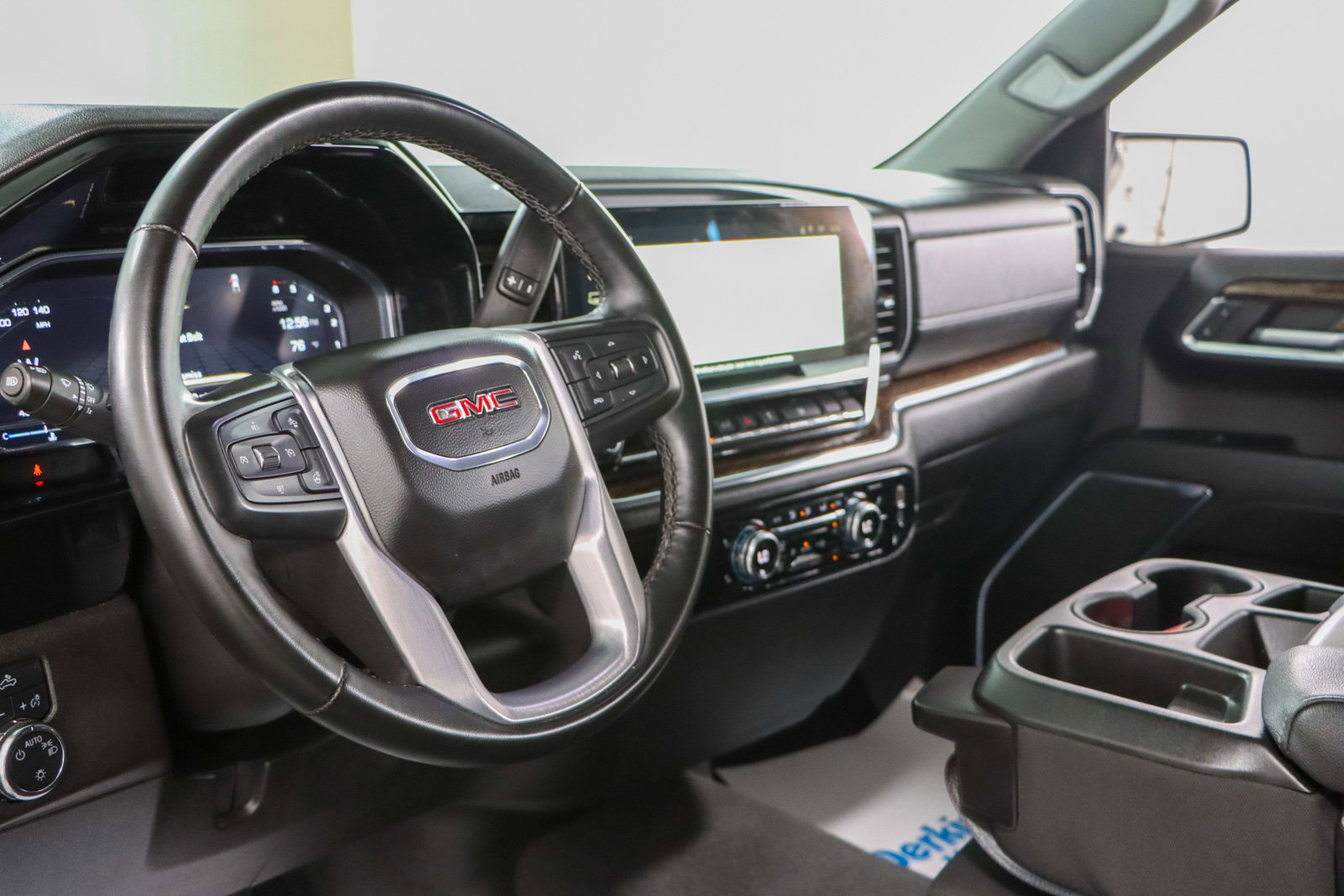 Used 2024 GMC Sierra 1500 SLE image 24