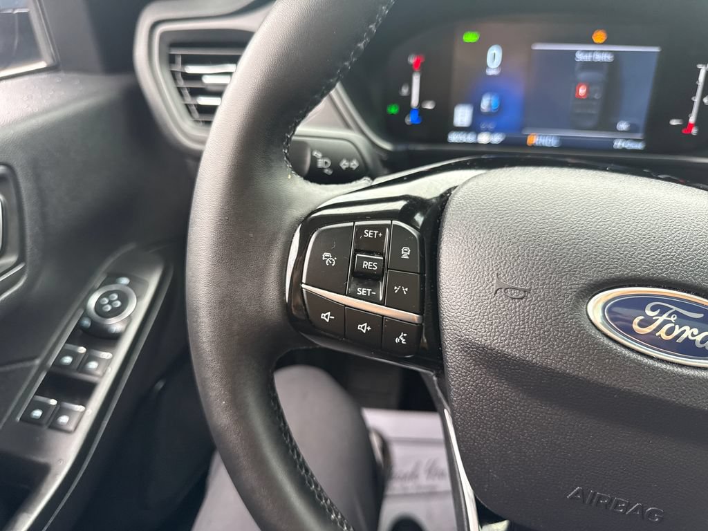 Used 2025 Ford Escape SE FWD image 36