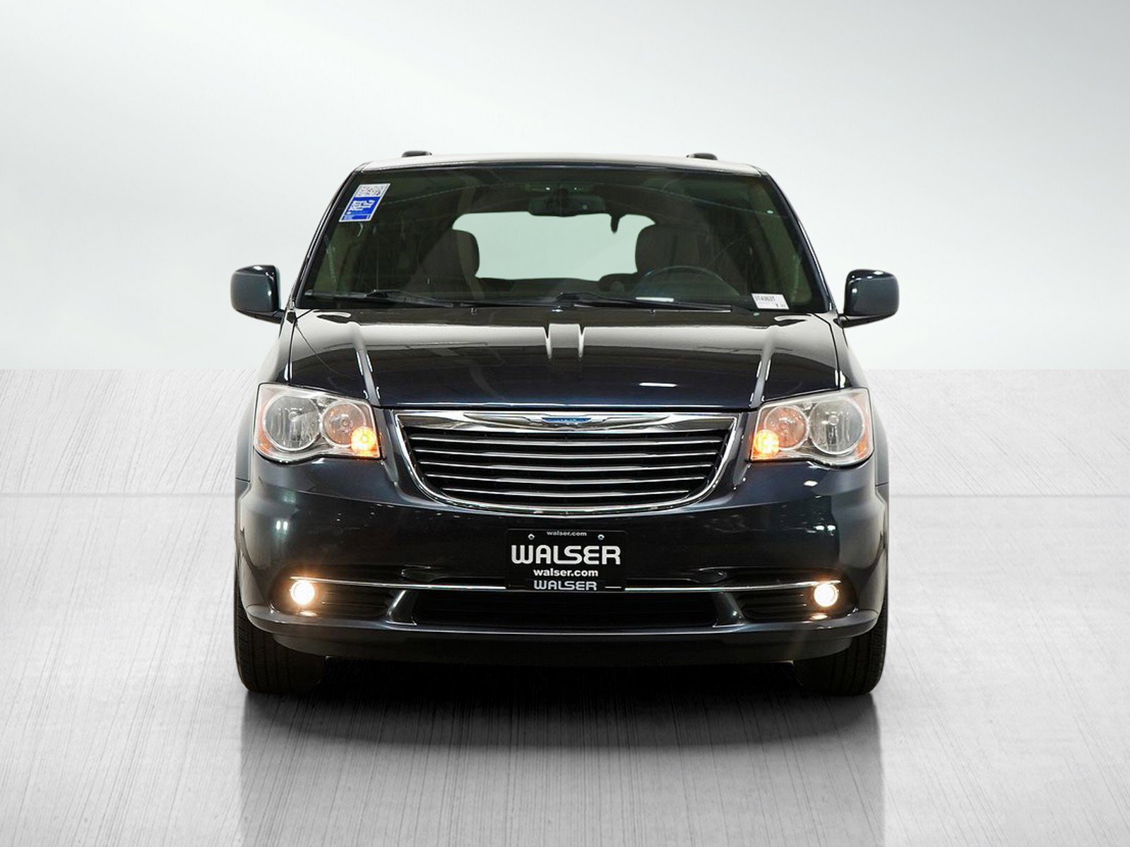 Used 2014 Chrysler Town & Country Touring FWD image 8