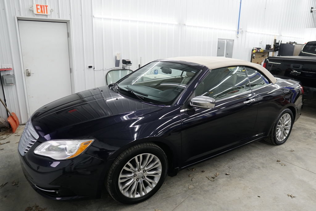 Used 2012 Chrysler 200 Limited FWD image 7