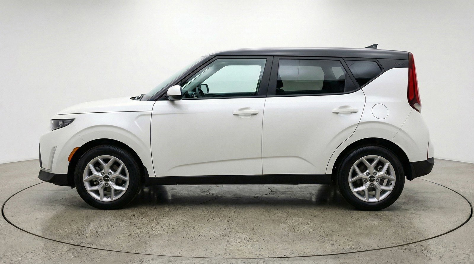 Used 2025 Kia Soul LX w/ LX Technology Package image 5