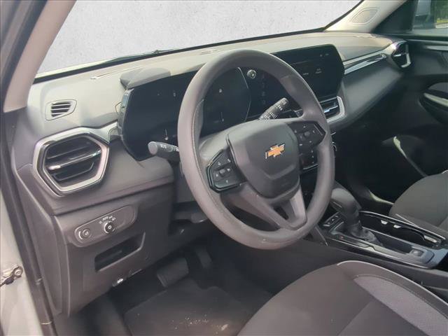Used 2024 Chevrolet TrailBlazer LT w/ Driver Confidence Package FWD image 10