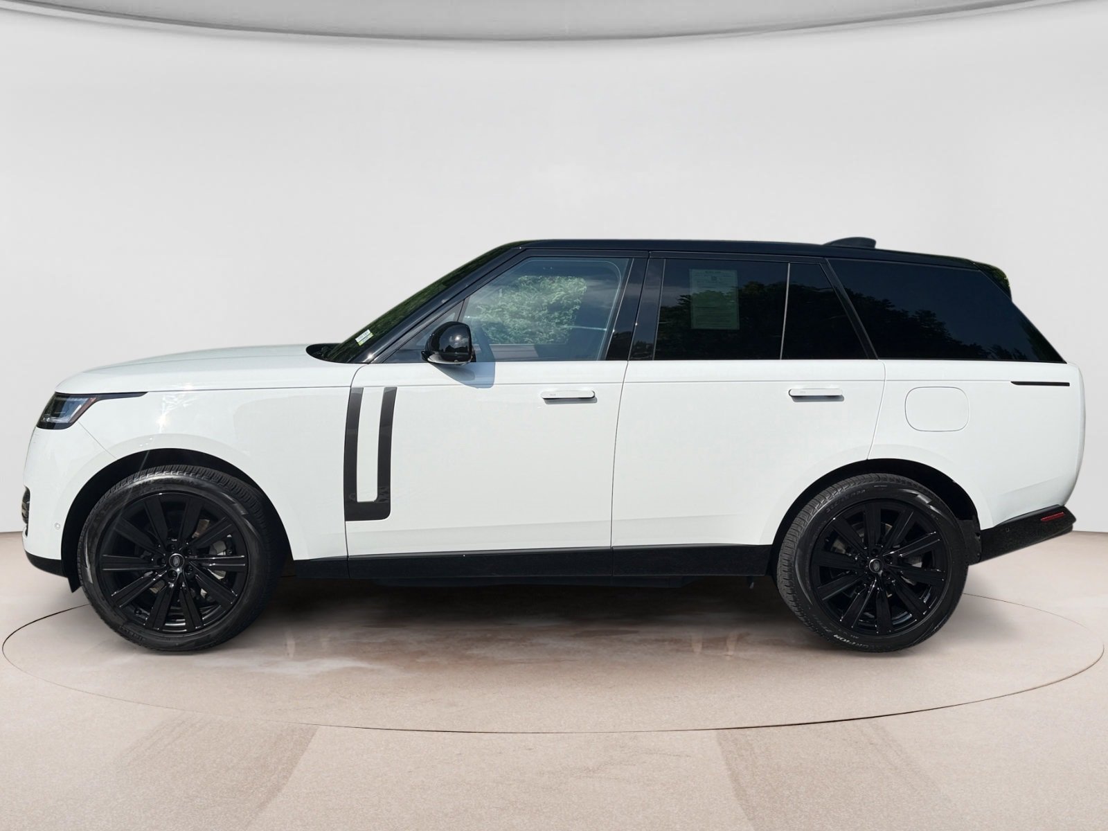 Certified 2025 Land Rover Range Rover SE AWD/4WD image 2